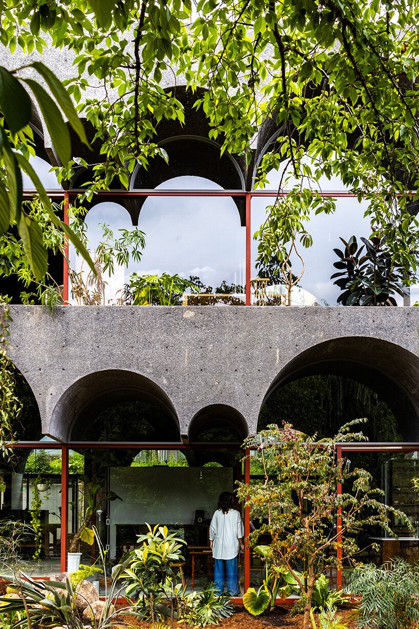 kiyoaki Takeda 位于东京的“鹤冈”住宅与自然融为一体,欢迎人类和野生动物 kiyoaki Takeda 位于东京的“鹤冈”住宅与自然融为一体,欢迎人类和野生动物