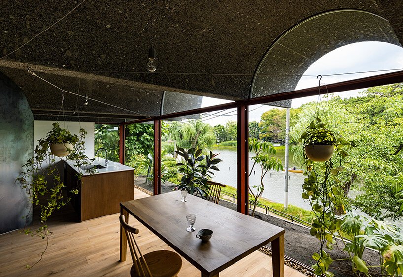 kiyoaki Takeda 位于东京的“鹤冈”住宅与自然融为一体,欢迎人类和野生动物 kiyoaki Takeda 位于东京的“鹤冈”住宅与自然融为一体,欢迎人类和野生动物