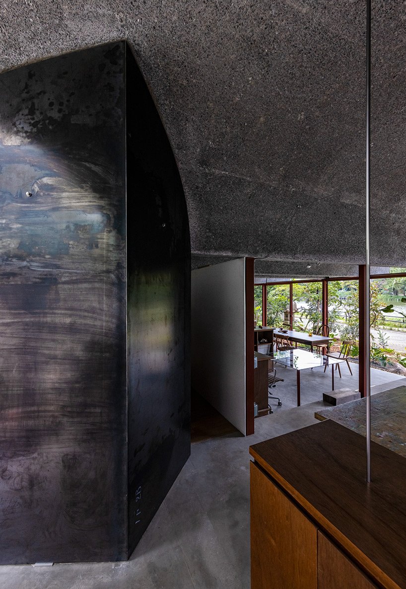 kiyoaki Takeda 位于东京的“鹤冈”住宅与自然融为一体,欢迎人类和野生动物 kiyoaki Takeda 位于东京的“鹤冈”住宅与自然融为一体,欢迎人类和野生动物