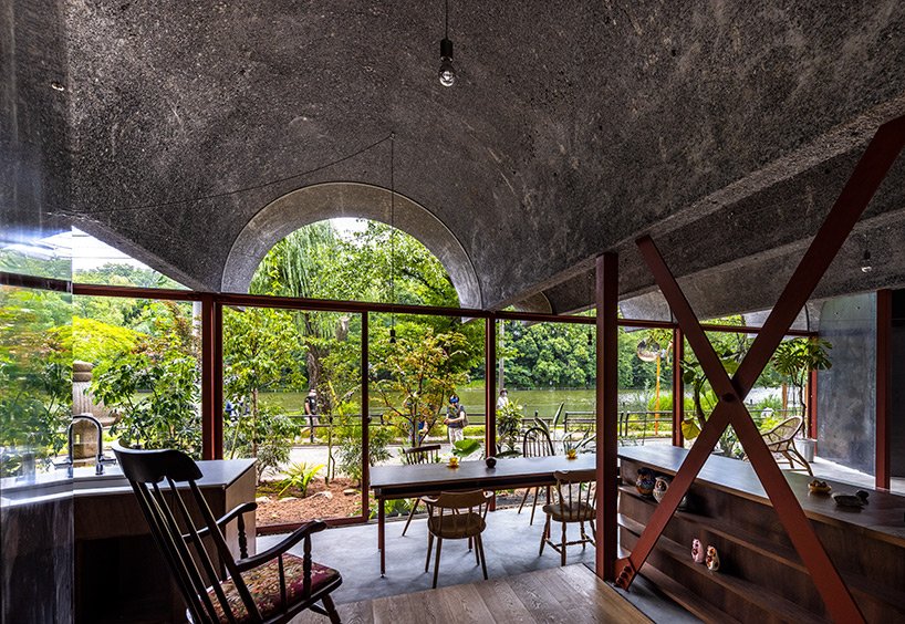 kiyoaki Takeda 位于东京的“鹤冈”住宅与自然融为一体,欢迎人类和野生动物 kiyoaki Takeda 位于东京的“鹤冈”住宅与自然融为一体,欢迎人类和野生动物