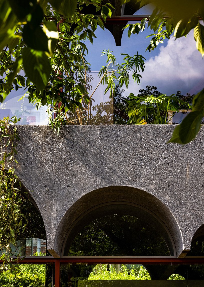 kiyoaki Takeda 位于东京的“鹤冈”住宅与自然融为一体,欢迎人类和野生动物 kiyoaki Takeda 位于东京的“鹤冈”住宅与自然融为一体,欢迎人类和野生动物