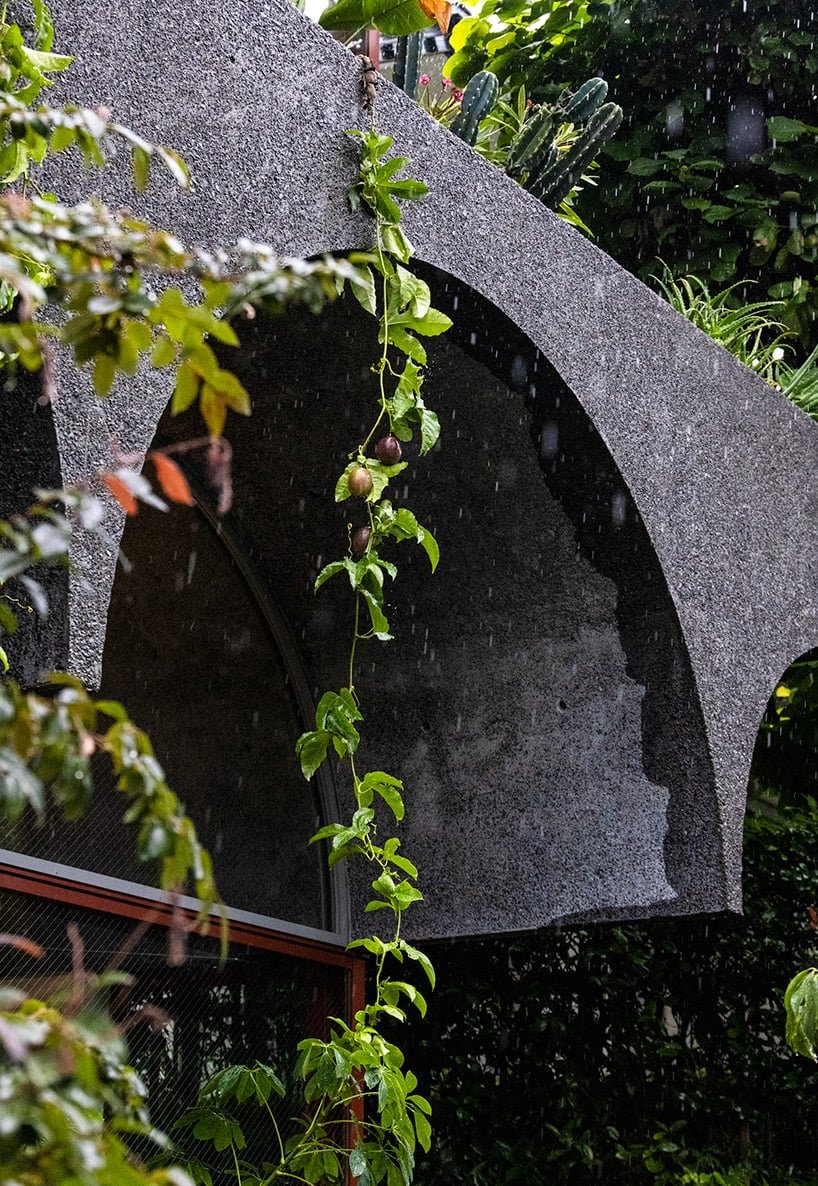 kiyoaki Takeda 位于东京的“鹤冈”住宅与自然融为一体,欢迎人类和野生动物 kiyoaki Takeda 位于东京的“鹤冈”住宅与自然融为一体,欢迎人类和野生动物