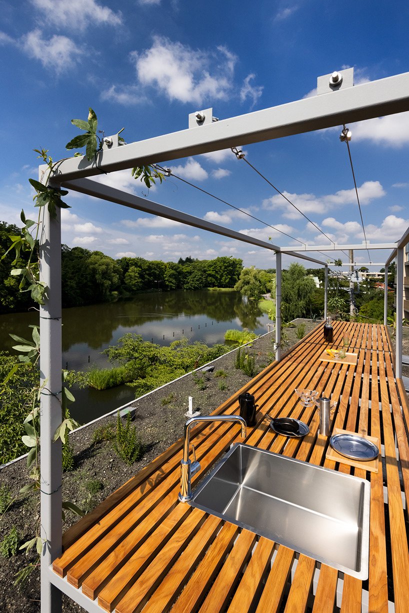 kiyoaki Takeda 位于东京的“鹤冈”住宅与自然融为一体,欢迎人类和野生动物 kiyoaki Takeda 位于东京的“鹤冈”住宅与自然融为一体,欢迎人类和野生动物