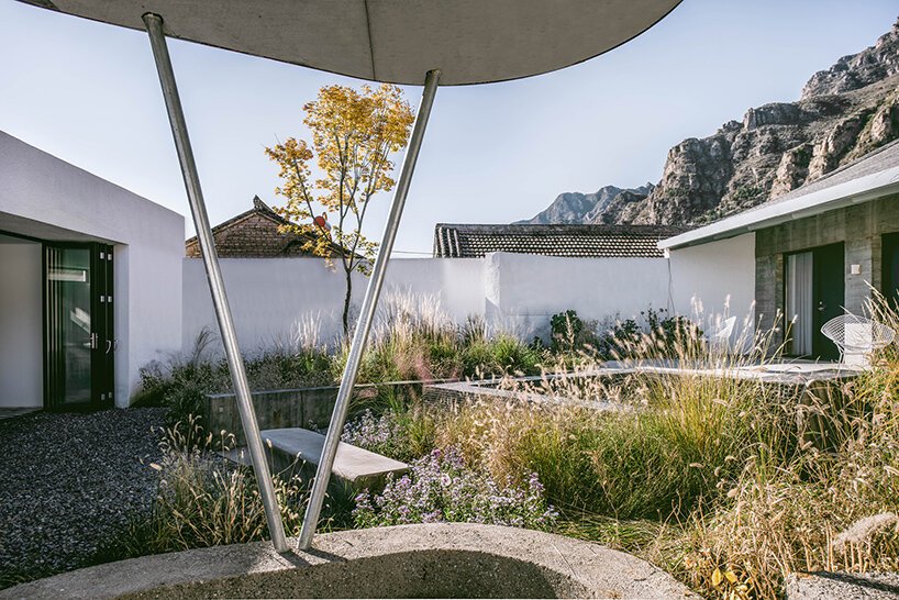 YES.ARCH 在中国围绕“双花园”庭院塑造了这座小酒店