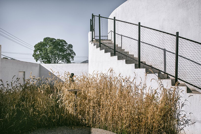 YES.ARCH 在中国围绕“双花园”庭院塑造了这座小酒店