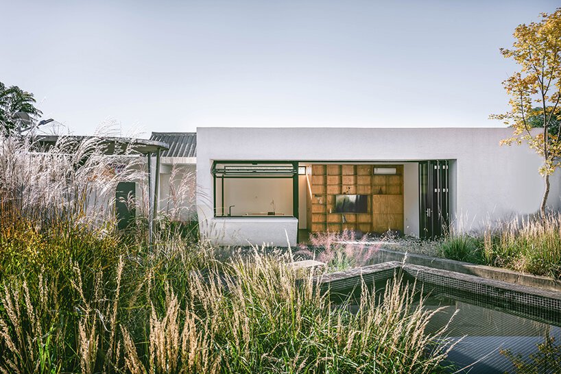 YES.ARCH 在中国围绕“双花园”庭院塑造了这座小酒店