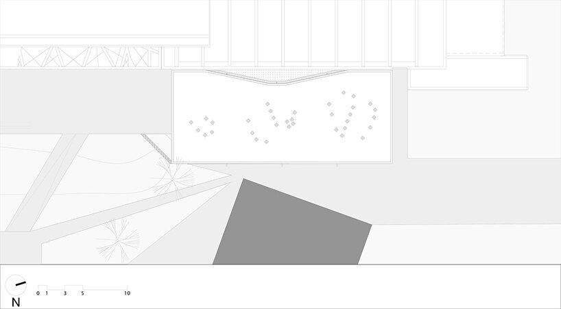 巴拉圭亚松森大学的这些厕所是一群夯土巨石