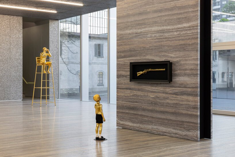 无用的尸体？Elmgreen & Dragset 展览在米兰普拉达基金会开幕