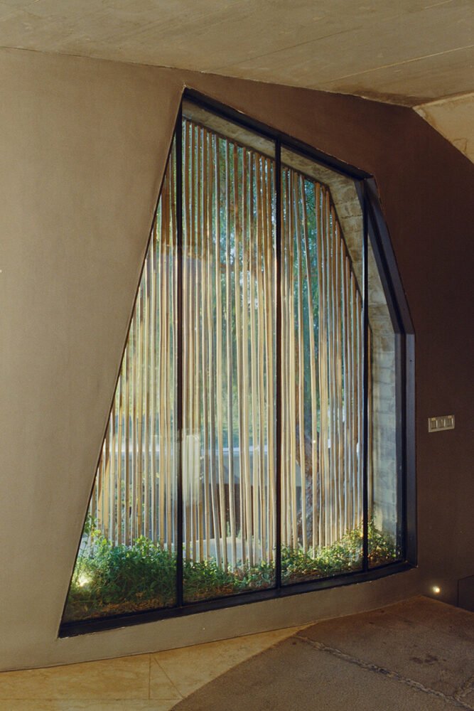 david altrath 拍摄的“地中海别墅”透过竹屏凝视伊比萨岛