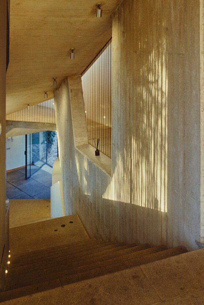 david altrath 拍摄的“地中海别墅”透过竹屏凝视伊比萨岛