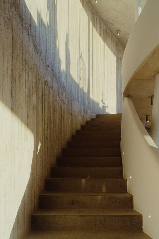 david altrath 拍摄的“地中海别墅”透过竹屏凝视伊比萨岛