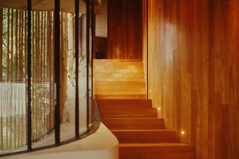 david altrath 拍摄的“地中海别墅”透过竹屏凝视伊比萨岛