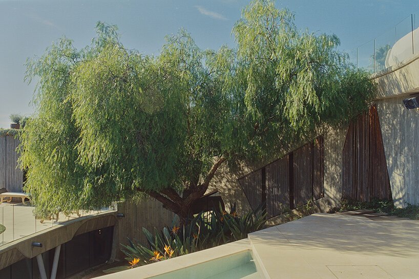 david altrath 拍摄的“地中海别墅”透过竹屏凝视伊比萨岛