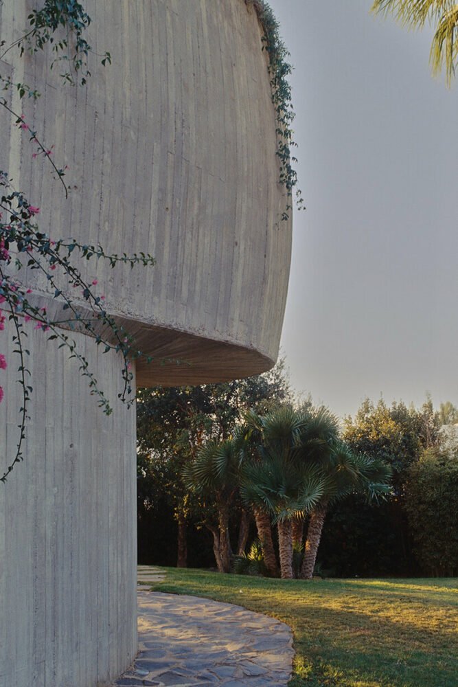 david altrath 拍摄的“地中海别墅”透过竹屏凝视伊比萨岛