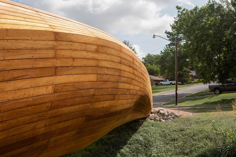 volkan alkanoglu 从造船业中汲取灵感，建造了起伏的木质“漂流”桥