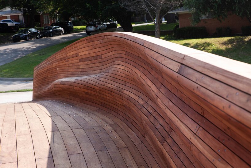 volkan alkanoglu 从造船业中汲取灵感，建造了起伏的木质“漂流”桥