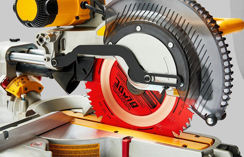 the Weeknd 与 MSCHF 合作制作了压在实际锯片上的限量乙烯基