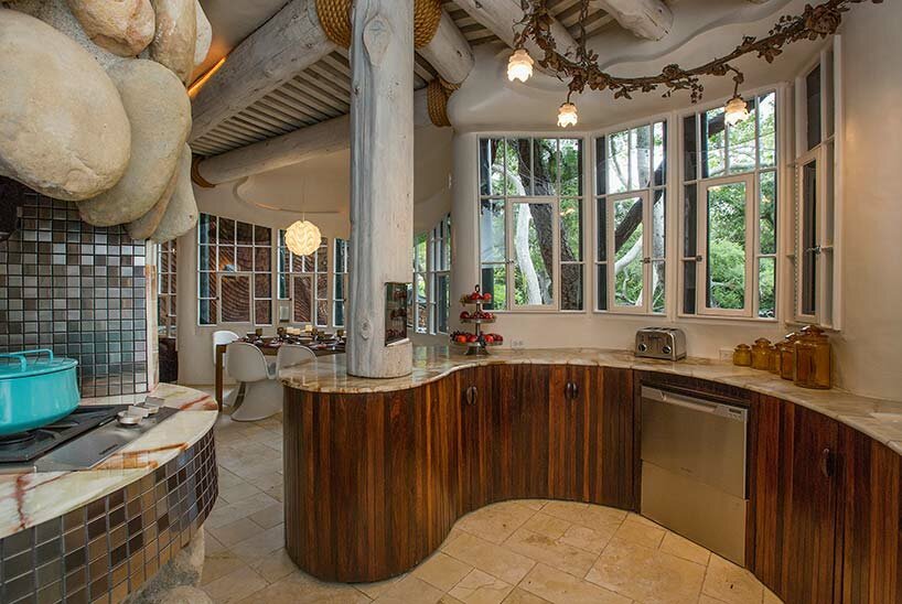 探索南加州“鲸鱼屋”的高迪风格建筑 探索南加州“鲸鱼屋”的高迪风格建筑