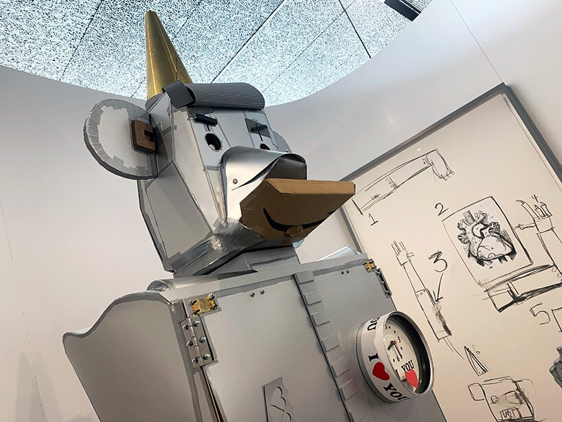 simon fujiwara 在米兰普拉达基金会展示 who the bær