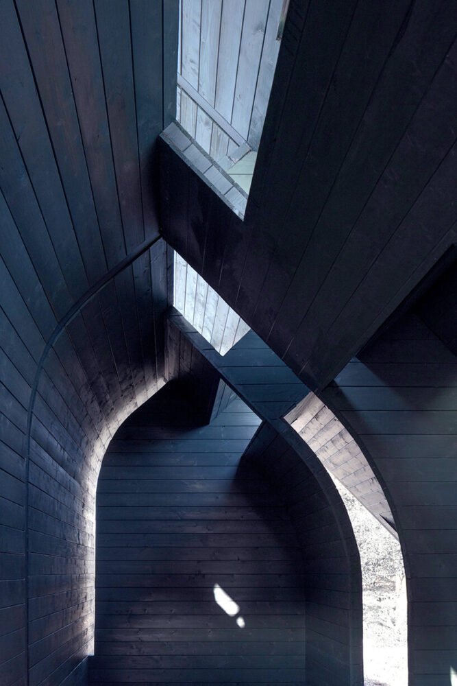 LIN 建筑事务所的木亭是一个可以坐下、冥想和凝视的地方