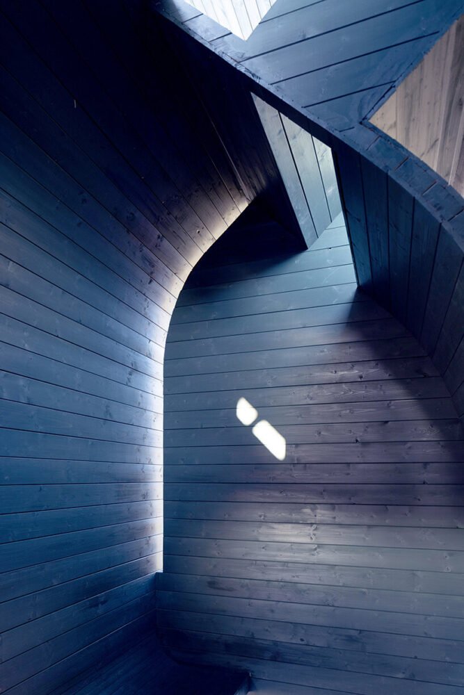 LIN 建筑事务所的木亭是一个可以坐下、冥想和凝视的地方