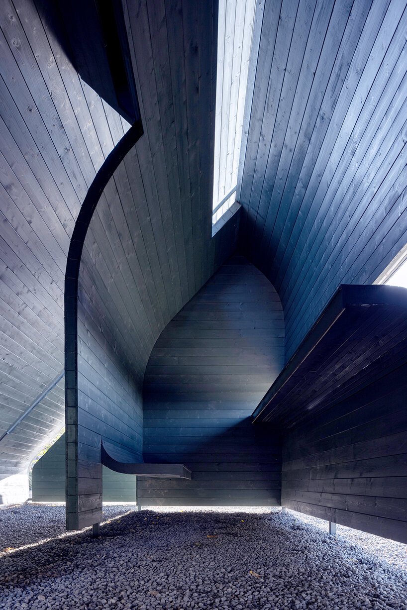 LIN 建筑事务所的木亭是一个可以坐下、冥想和凝视的地方