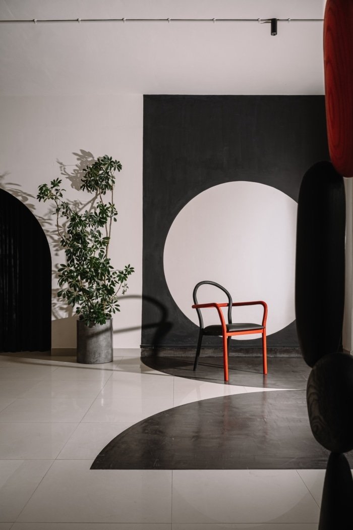 艺术办公室的工人 – 高知