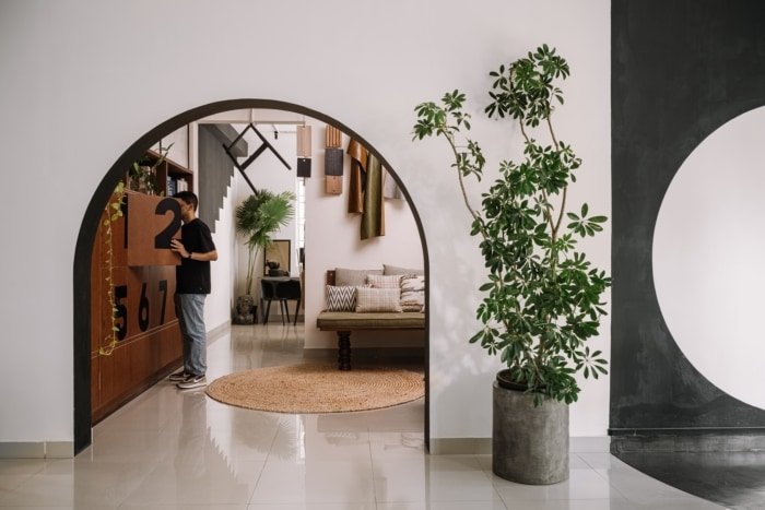 艺术办公室的工人 – 高知