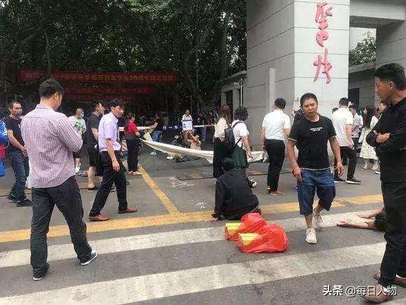 南大博士跳江自杀，家属称或与导师指责有关，其母曾劝不要读了