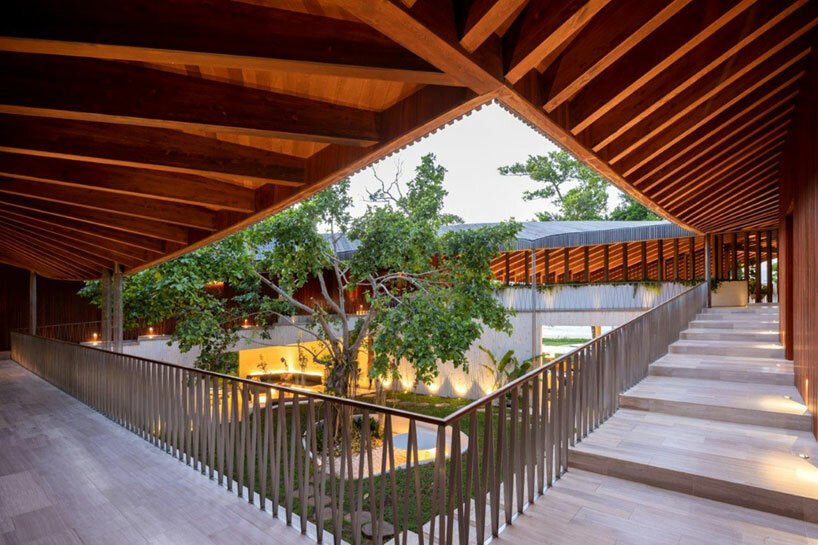 年轻的项目在其“casa las olas”休养屋顶部设有起伏的屋顶 年轻的项目在其“casa las olas”休养屋顶部设有起伏的屋顶