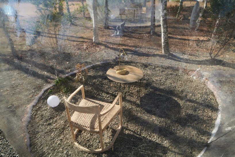 永山裕子的透明泪滴形帐篷点缀在日本宁静的森林中 永山裕子的透明泪滴形帐篷点缀在日本宁静的森林中