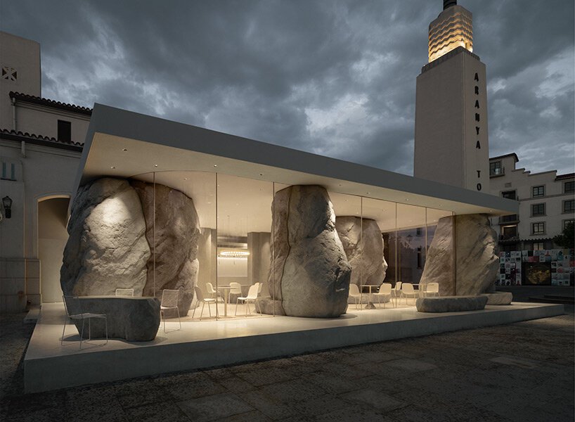 蓝色的。建筑工作室将自然融入佐莱主义甜点咖啡馆,中国 蓝色的。建筑工作室将自然融入佐莱主义甜点咖啡馆,中国