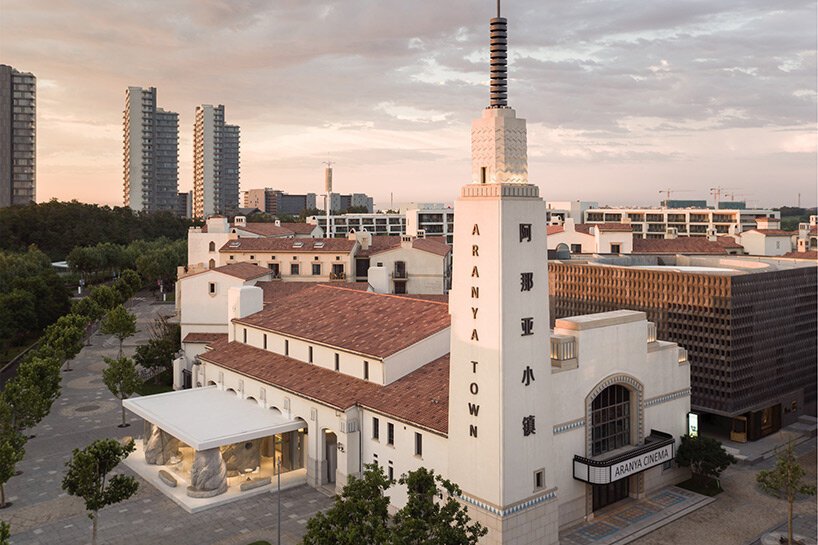 蓝色的。建筑工作室将自然融入佐莱主义甜点咖啡馆,中国 蓝色的。建筑工作室将自然融入佐莱主义甜点咖啡馆,中国