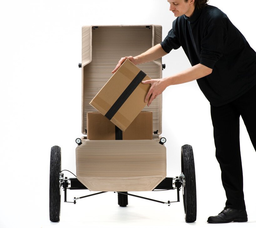 ZUV 是一款电动三轮车，其底盘由再生塑料制成 3D 打印