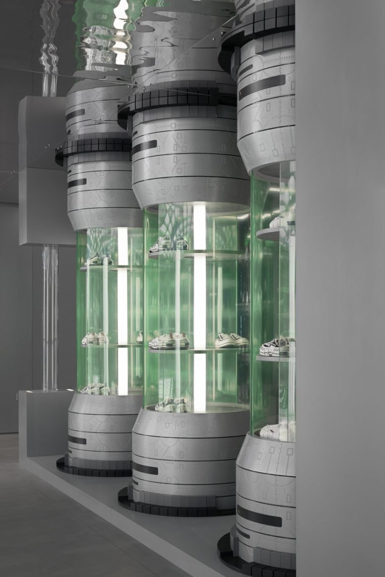 ALL DESIGN STUDIO 设计的“未来实验室”鞋店