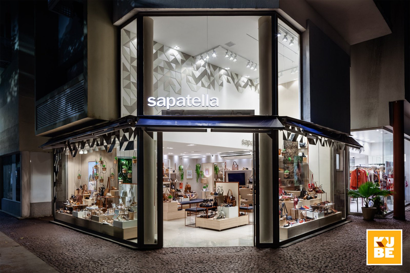 Sapatella 商店,由 Kube Arquitetura 设计,里约热内卢 – 巴西 Sapatella 商店,由 Kube Arquitetura 设计,里约热内卢 – 巴西