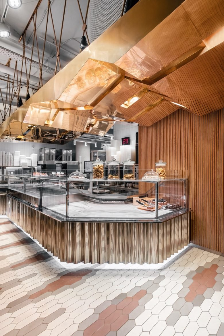 卡拉瓦维兄弟 4，索科尔尼基