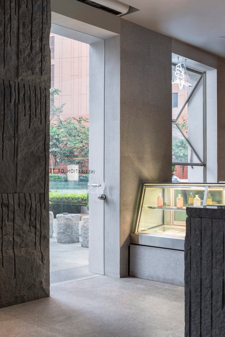 喜茶位于南宁万象城 by BloomDesign