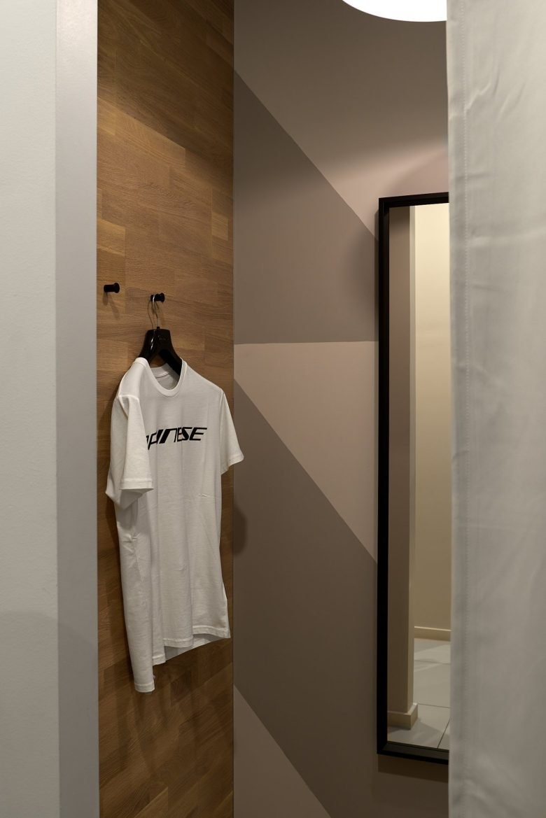 Motorrika 摩托车服装及配件店，由 Bad Reputation 设计