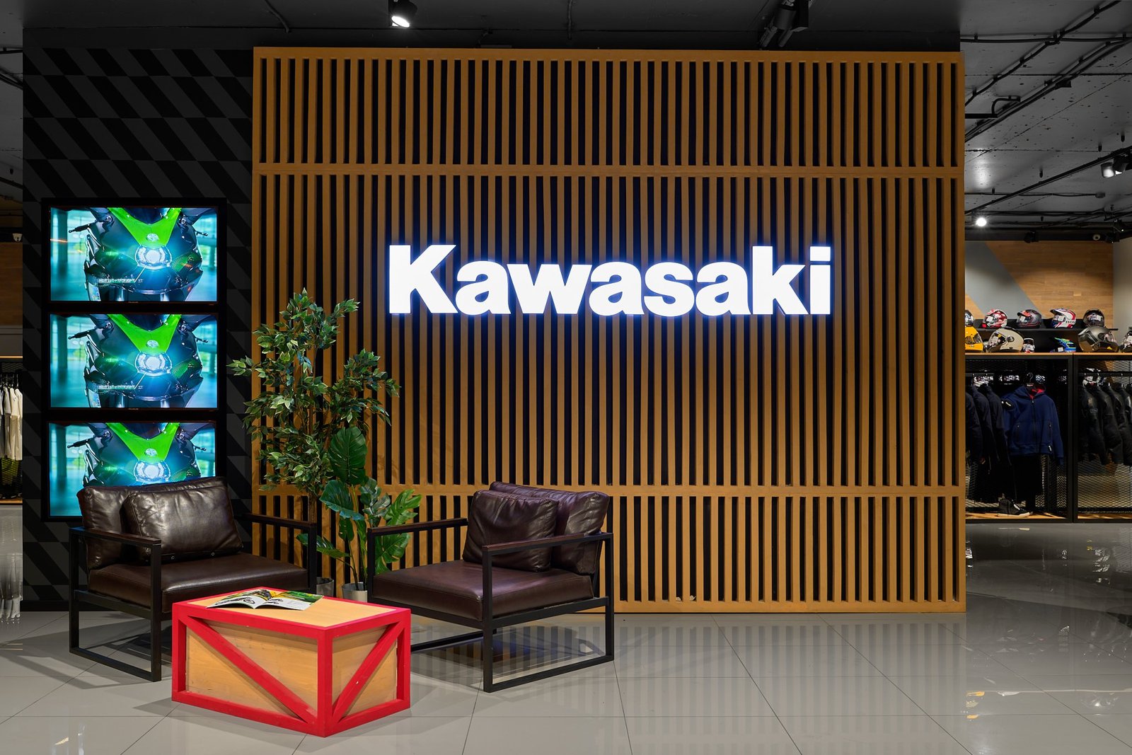 Motorrika 摩托车服装及配件店，由 Bad Reputation 设计