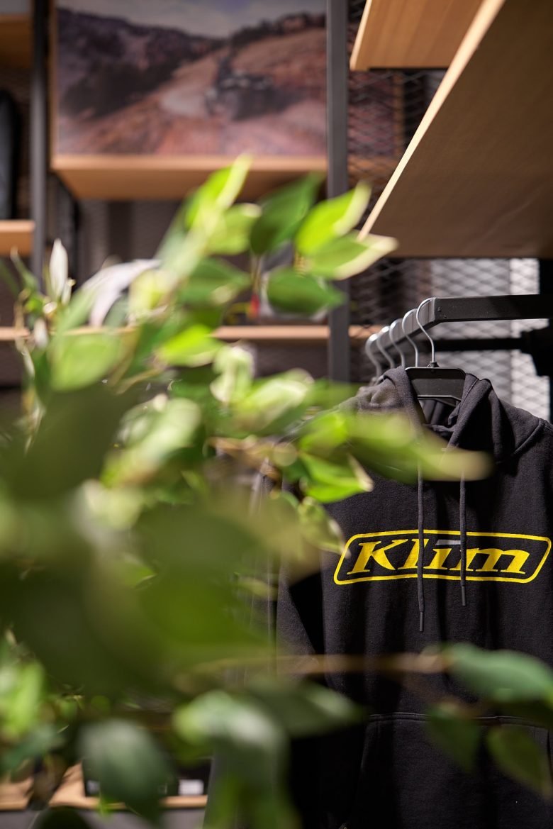 Motorrika 摩托车服装及配件店，由 Bad Reputation 设计