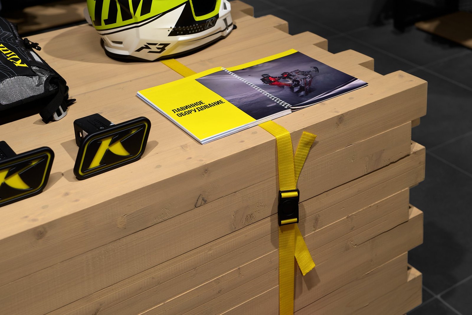 Motorrika 摩托车服装及配件店，由 Bad Reputation 设计