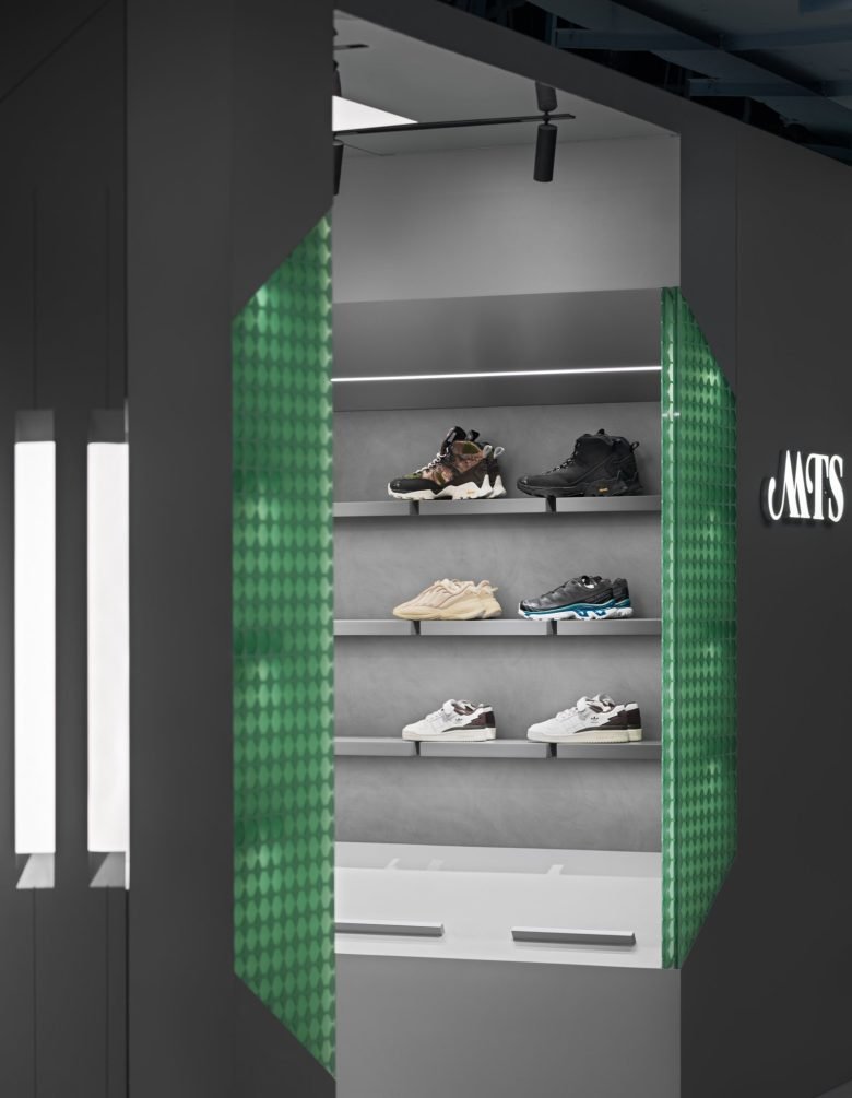 ALL DESIGN STUDIO 设计的“未来实验室”鞋店