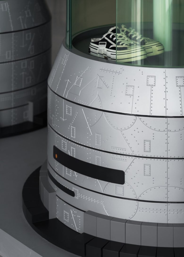 ALL DESIGN STUDIO 设计的“未来实验室”鞋店