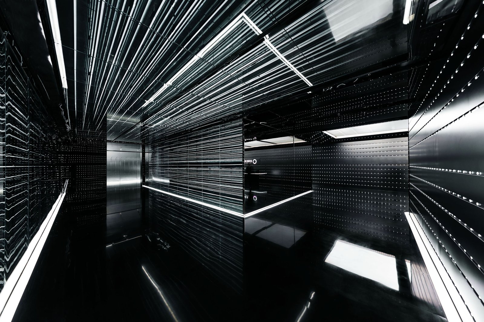 Karv One Design × 龙湖地产:以光年之旅概念畅想未来城市 Karv One Design × 龙湖地产:以光年之旅概念畅想未来城市