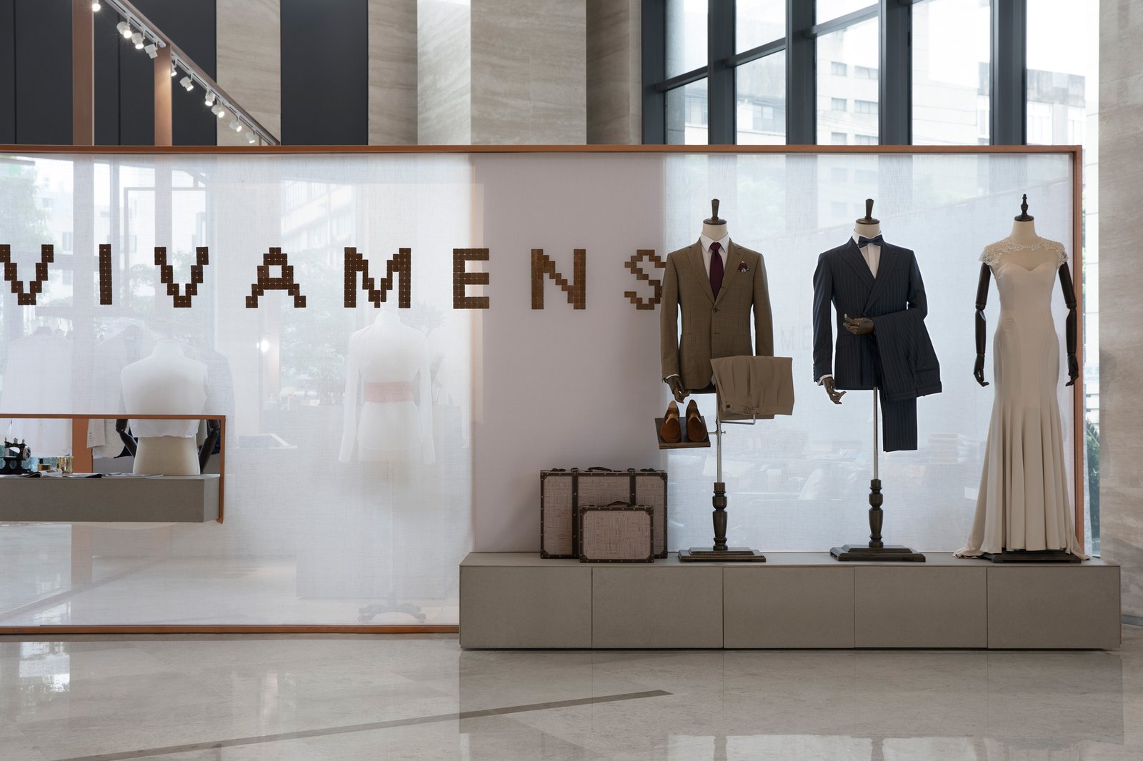 材质对比 x 极简精神 – Vivamens 展厅 by SHARK&SHARK