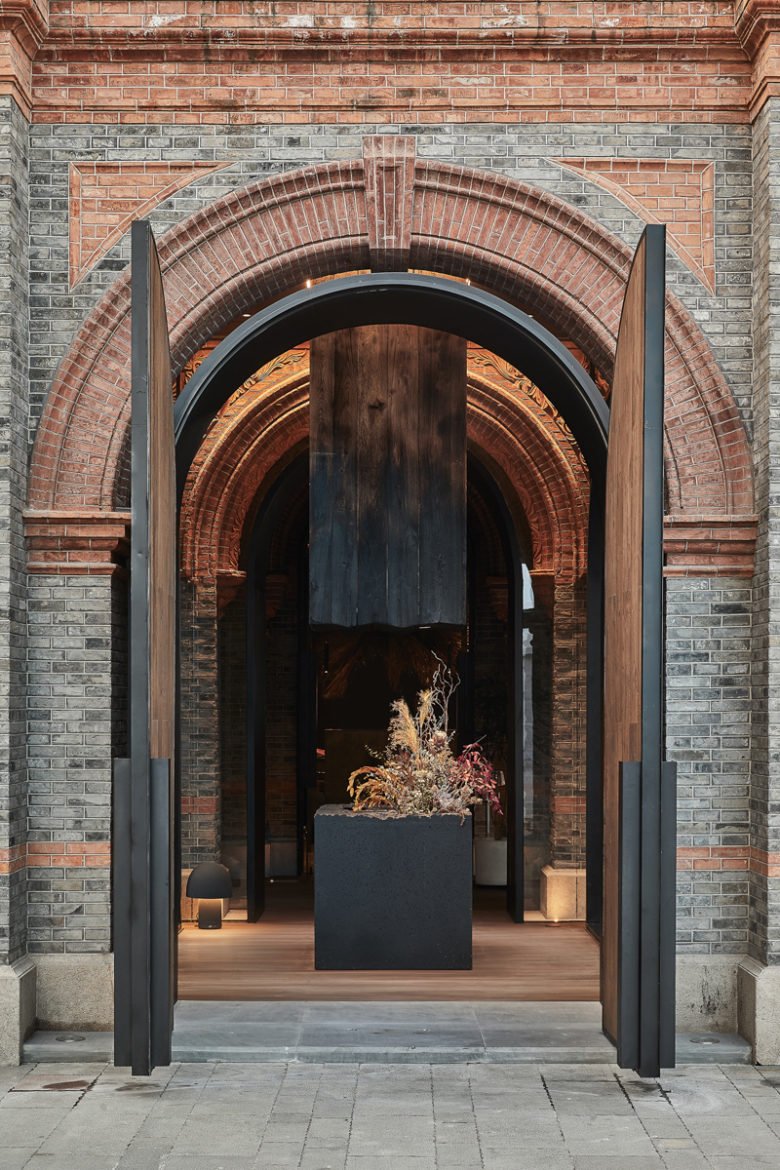 STUDIO8 设计的 CHARCOHOL 餐厅和鸡尾酒吧