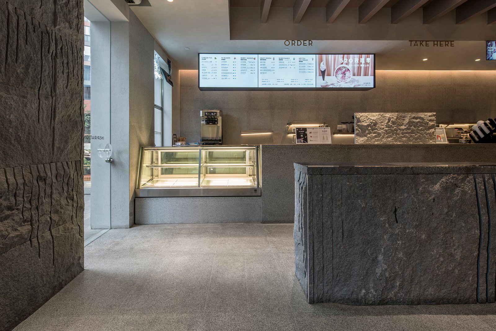 喜茶位于南宁万象城 by BloomDesign