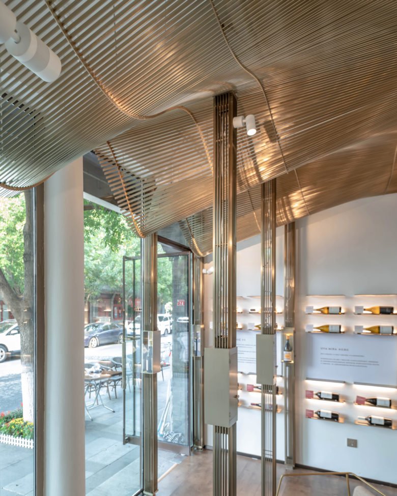 在海浪下起舞 — AFRiCONIC Boutique Bistro of Red Wine, Atelier Tree