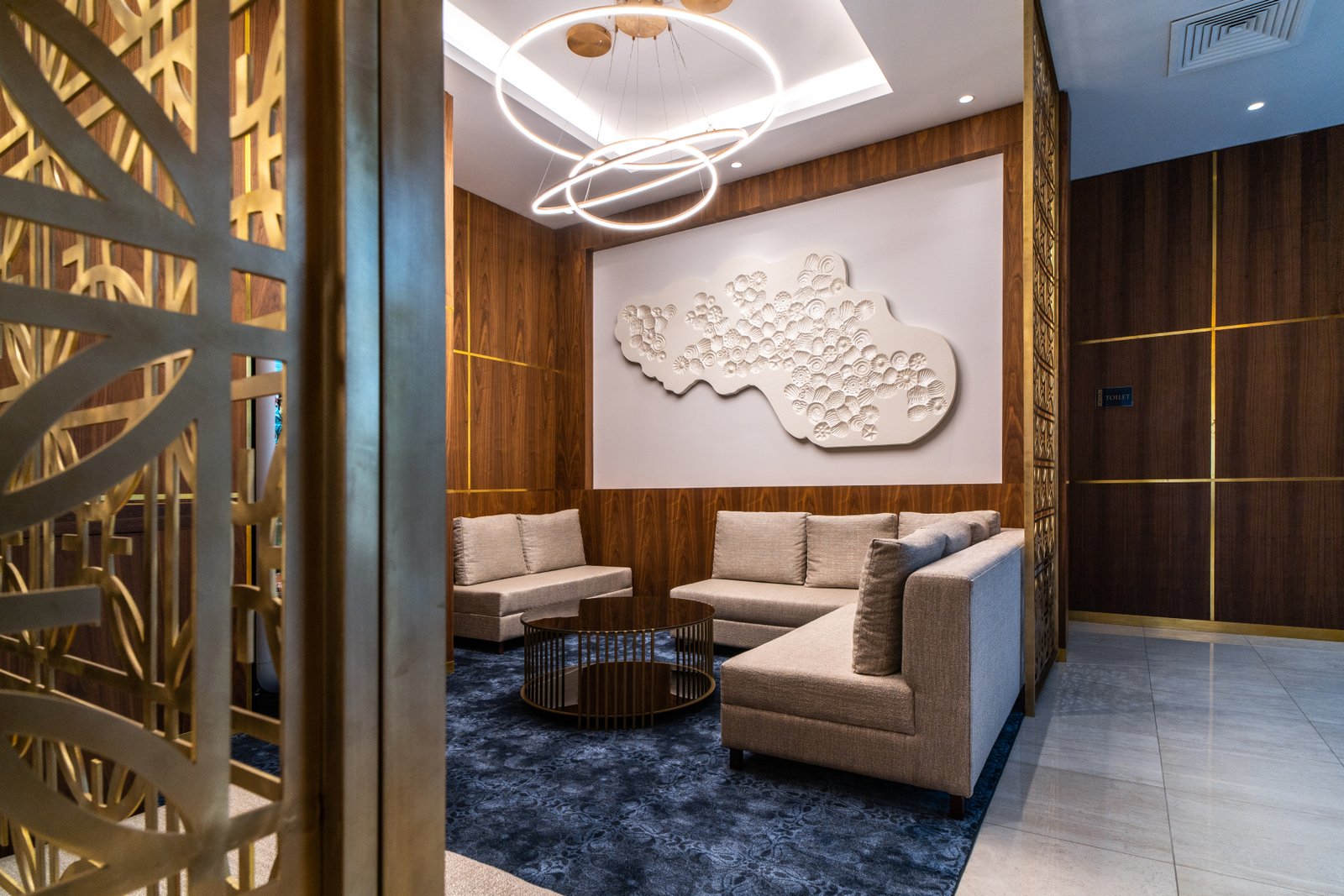 一家酒店成为城市镜子的故事